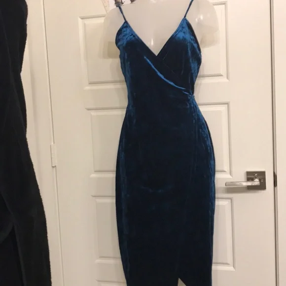 🦚Peacock blue VELVET Wrap dress by Socialite - Picture 2 of 5